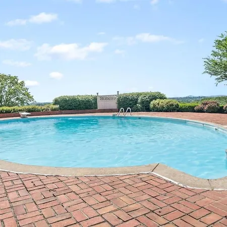 Oak Hill House Villa